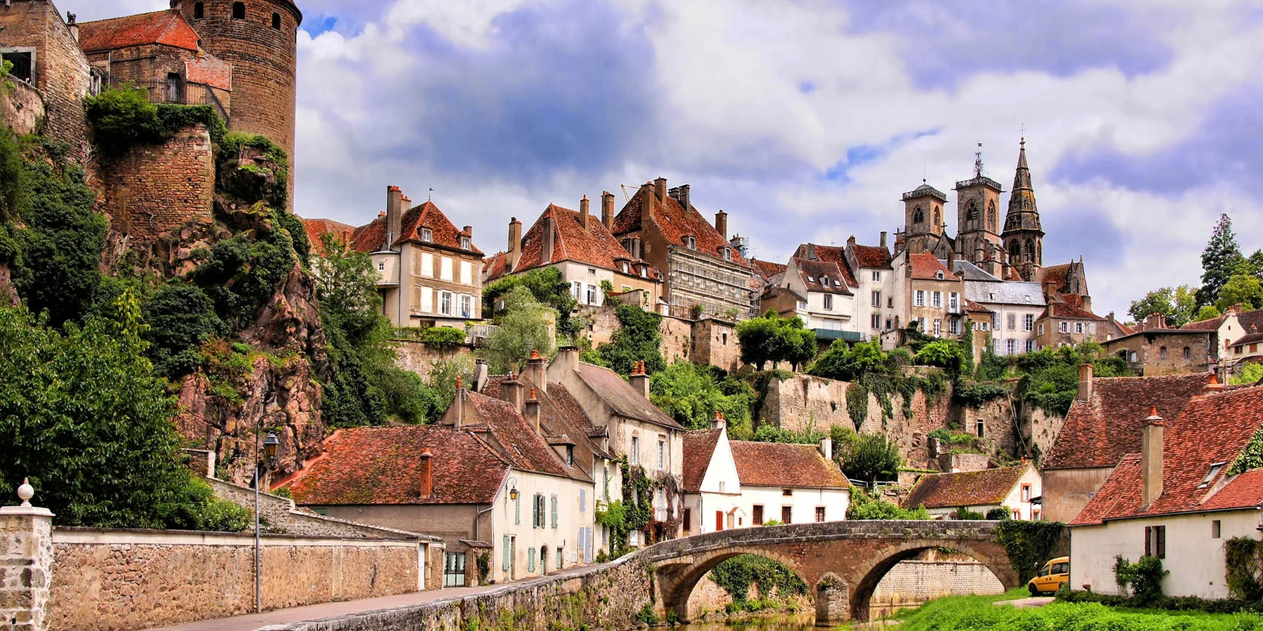 Semur-en-Auxois, ses toits et son patrimoine, dans l’univers Héritour